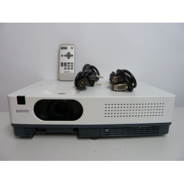 PROJEKTOR RZUTNIK SANYO PLC-XD200 + PILOT + KABLE